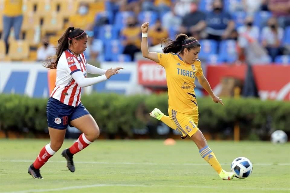 Después cayó el gol de Ovalle, quien mandó su disparo al arco por en medio de las piernas de la portera Stefani Jiménez.