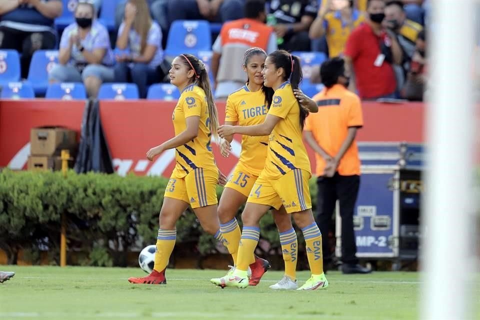 Después cayó el gol de Ovalle, quien mandó su disparo al arco por en medio de las piernas de la portera Stefani Jiménez.