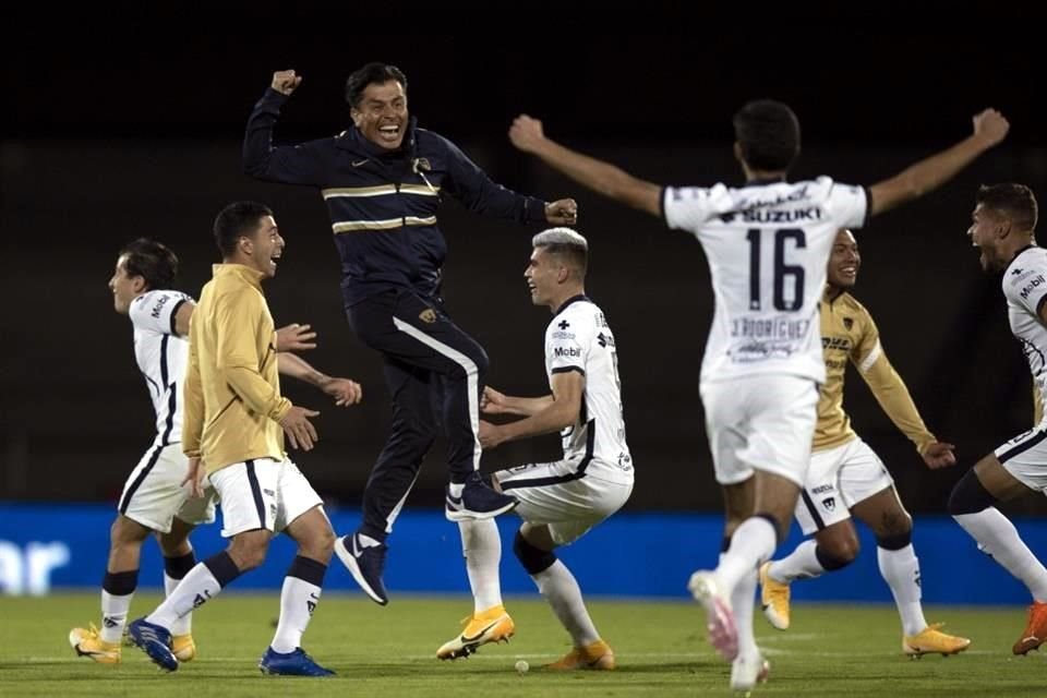 Raúl Alpízar es DT interino de Pumas.
