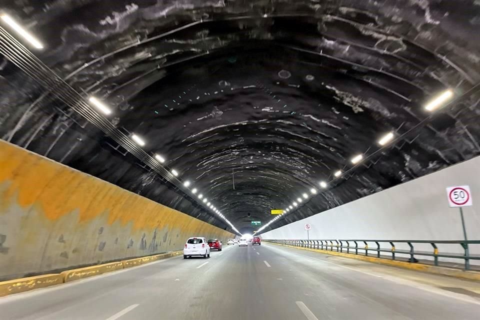 Municipios de Monterrey y San Pedro alistan proyecto que implica borrar los murales pintados en el interior del Túnel de la Loma Larga.