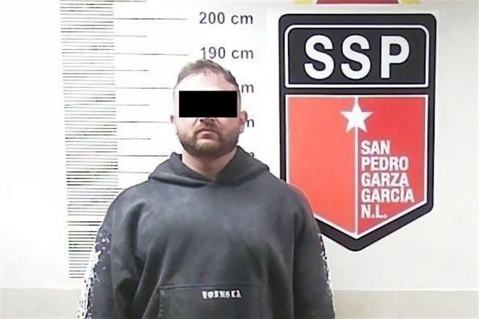 En el reporte de las autoridades, informaron que se trata de un hombre identificado como Jesse, de 34 años, el cual iba acompañado por seis hombres más.