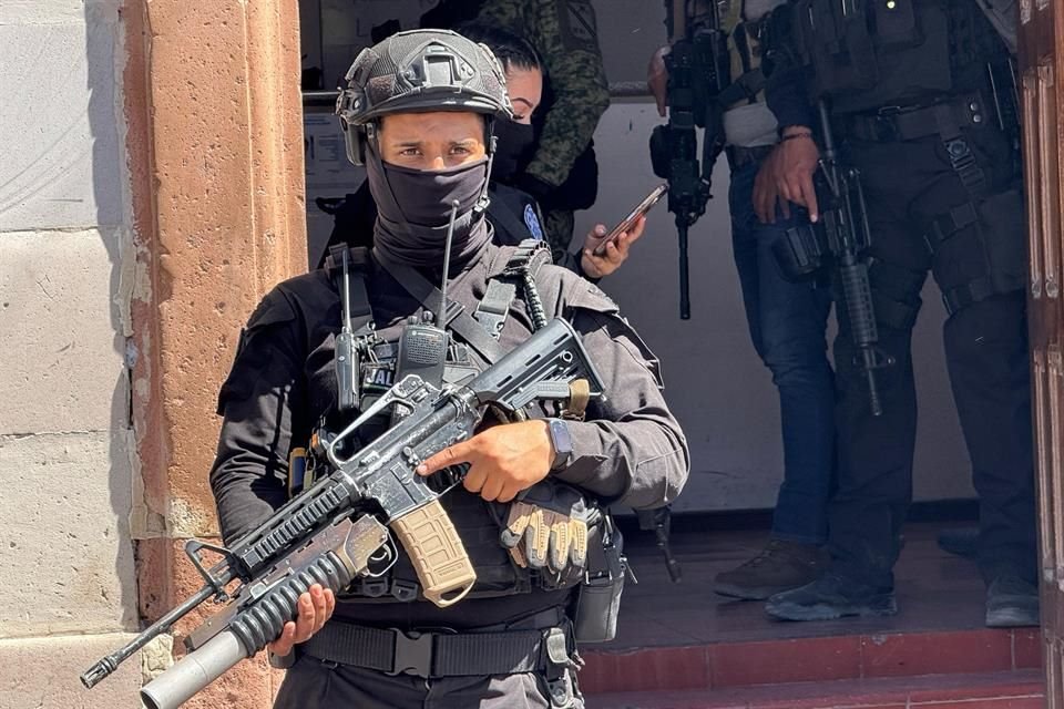 Elementos de la Secretaría de Seguridad del Estado informaron que oficiales realizaban su recorrido de vigilancia cuando vieron una ambulancia y técnicos en urgencias notificaron que había un hombre sin vida.