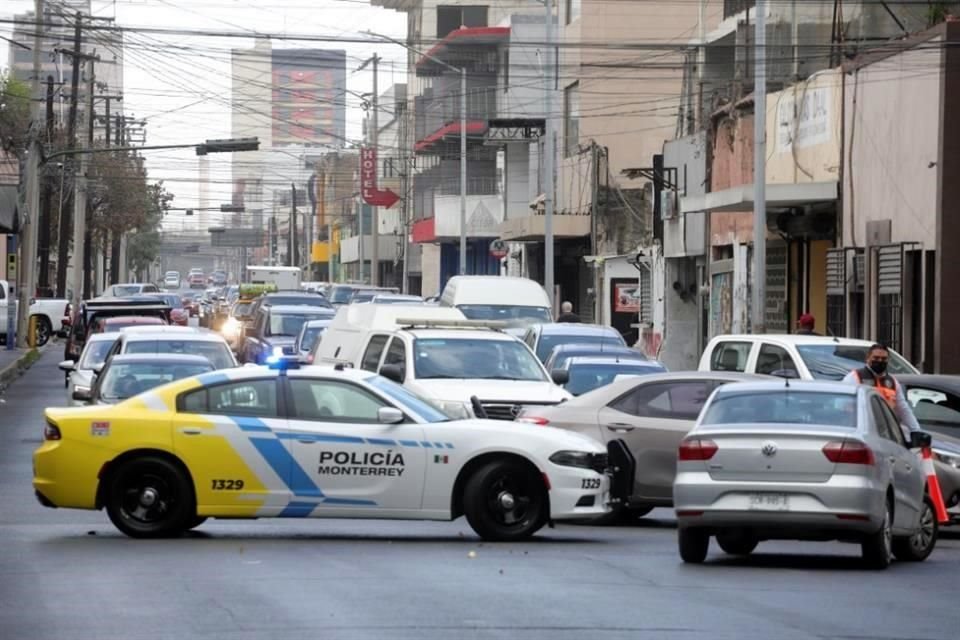 Tránsito de Monterrey desvío la circulación sobre la calle Zaragoza y su cruce con Aramberri.