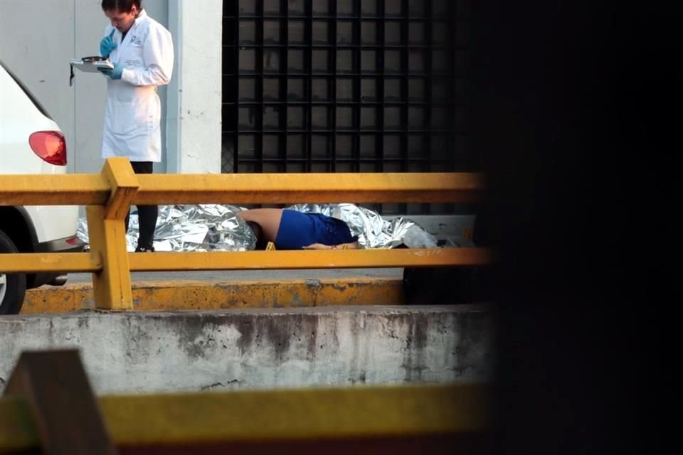 CUAUHTÉMOC. Un hombre y una mujer fueron asesinados en Avenida Insurgentes, afuera de la Torre Insignia.