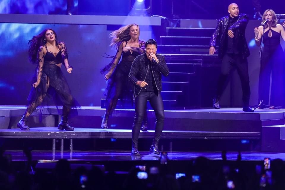 Adrenalina en su máxima expresión, con coreografías de alto nivel, exhibió durante un popurrí con 'Bailemos Otra Vez', 'Salomé' y 'Boom Boom'.