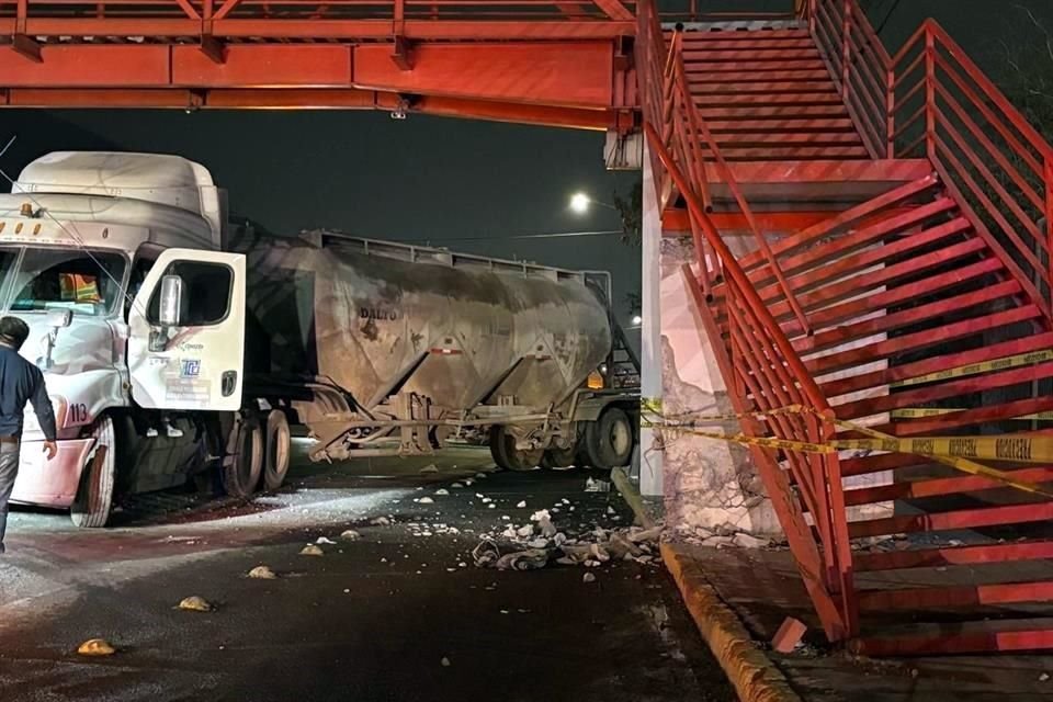 El accidente se registró sobre la Avenida Díaz Ordaz, en su cruce con la calle Oro, en los límites con Santa Catarina.