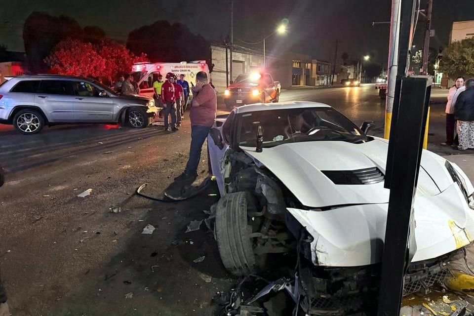 El accidente fue reportado minutos antes de las 23:00 horas.