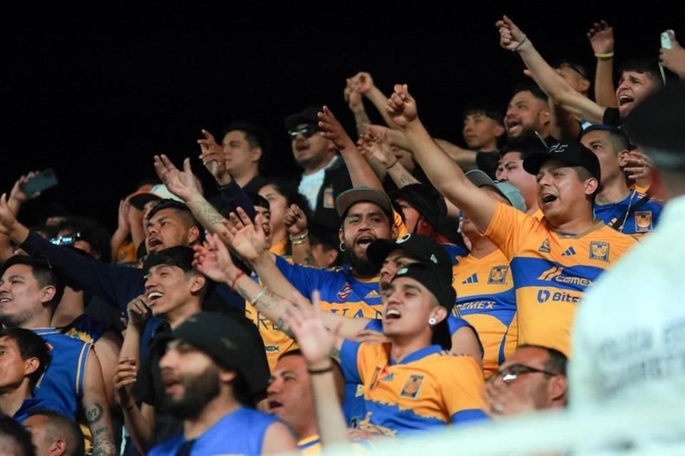 La afición de Tigres acompañó a su equipo hasta Aguascalientes.