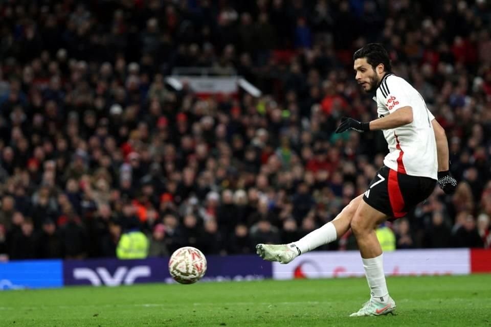 Raúl Jiménez tiene 10 penaltis anotados y está a uno de empatar a Yaya Touré como uno de los máximos cobradores desde los once pasos en la Premier League.