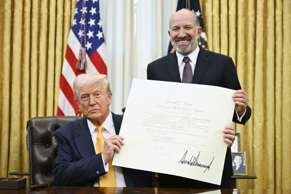 El Presidente Donald Trump y su Secretario de Comercio, Howard Lutnick.