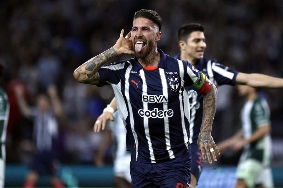 Sergio Ramos marcó su primer gol con Rayados y el Monterrey venció a Santos.