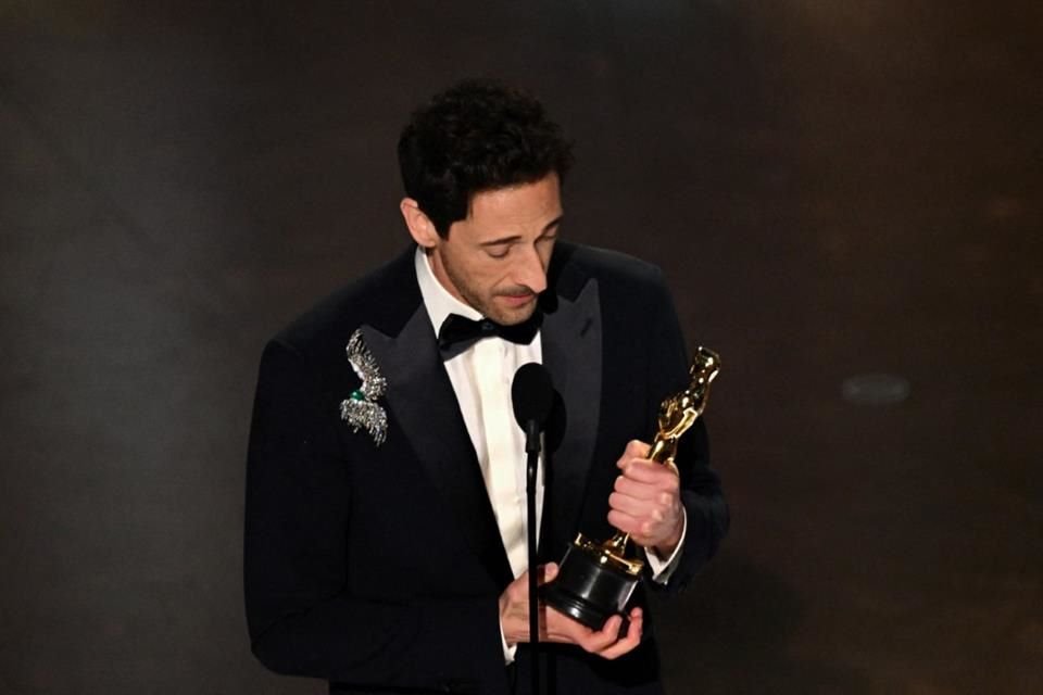 Adrien Brody se alzó con el Óscar a Mejor Actor por su papel en 'El Brutalista', categoría en la que estaba nominado Timothée Chalamet.