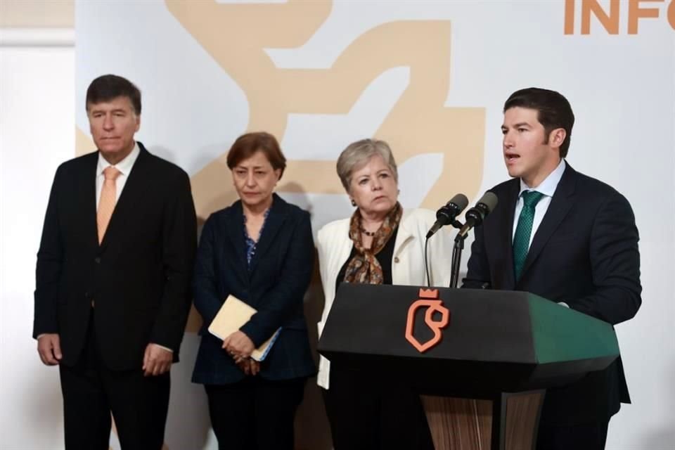 Alfonso Martínez, Secretario de Medio Ambiente estatal; Ileana Villalobos, Subsecretaria de la Semarnat; Alicia Bárcena, Secretaria de Medio Ambiente federal; y Samuel García, Gobernador.