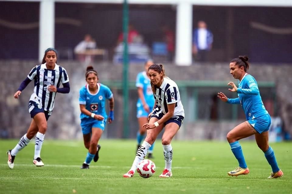 Las Rayadas se aplicaron en los últimos minutos y lograron derrotar 3-2 a Cruz Azul.