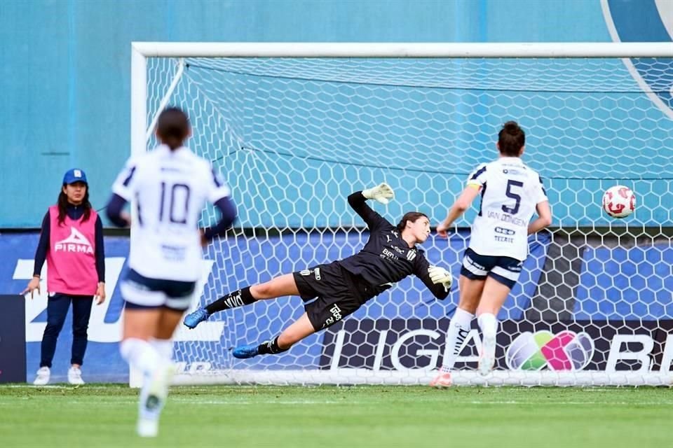 Las Rayadas se aplicaron en los últimos minutos y lograron derrotar 3-2 a Cruz Azul.