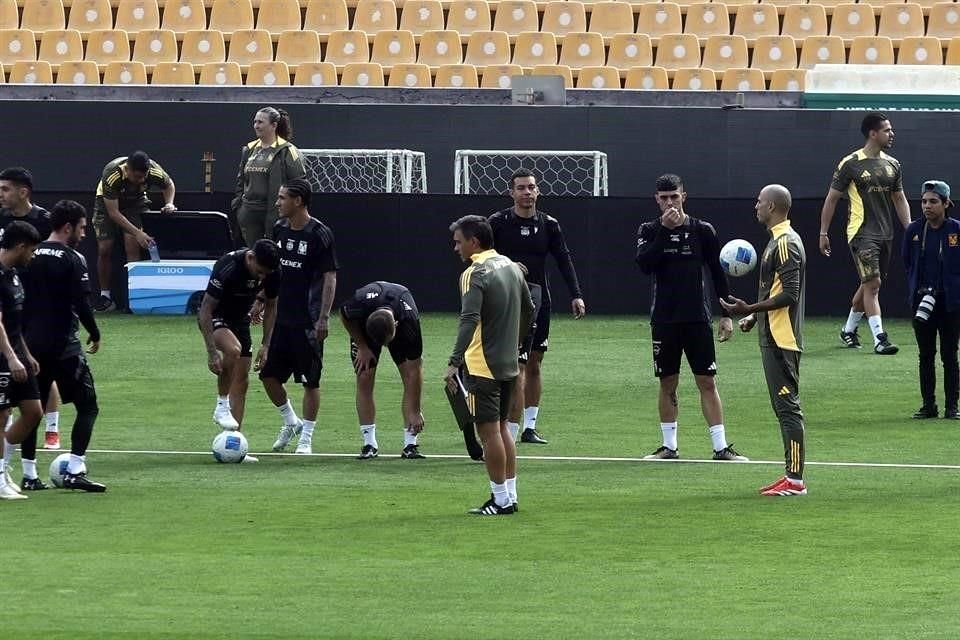 El 'Conde' tuvo ayer su primer entrenamiento como el DT felino.