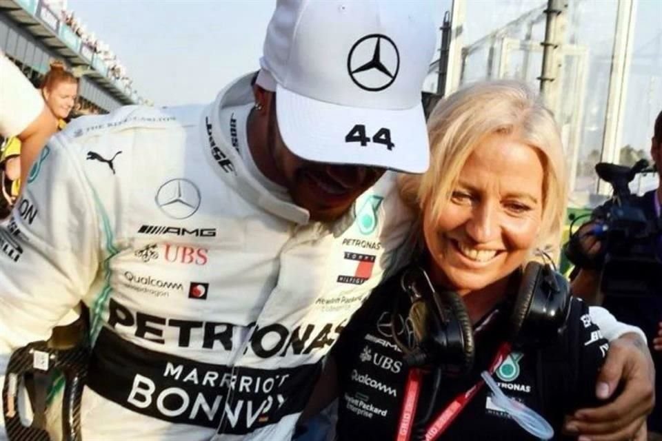 Hamilton se encuentra a gusto con su asistente.