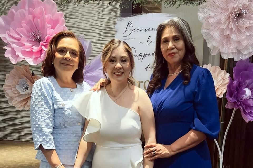 María Cristina Arcos Molina, Carolina Vargas Arcos y Antonia Moreno