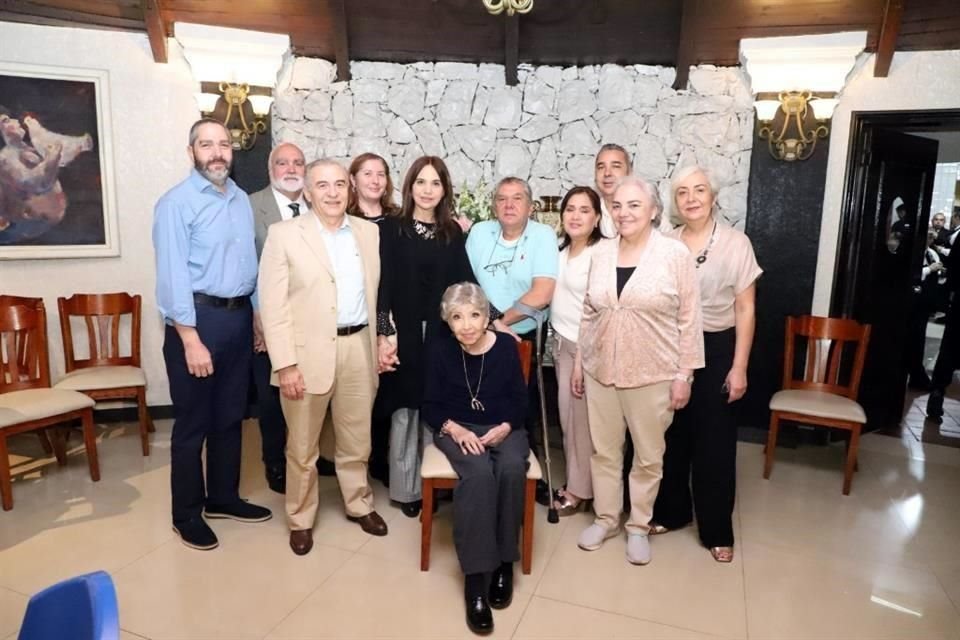 Rolando Avendaño, Maximino Avendaño, Ricardo Lozano, Mayde Moya, Ingrid Avendaño, Blanca Alicia Becerra Pinales, Adrián Marcelo Avendaño, Sara Maya, David Avendaño, Blanca Griselda Amaya y Rosalía Ave