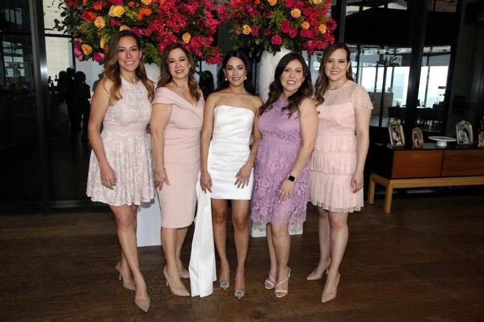 Thannia Hernández de la Garza, Mayela de la Garza Santos, Lorena Chapa, Vane Hernández de la Garza y Karen Hernández de la Garza