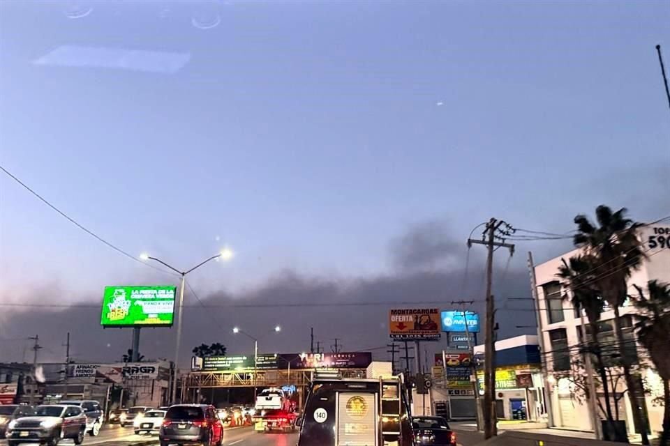 Conductores captaron el humo causado por los incendios en García.