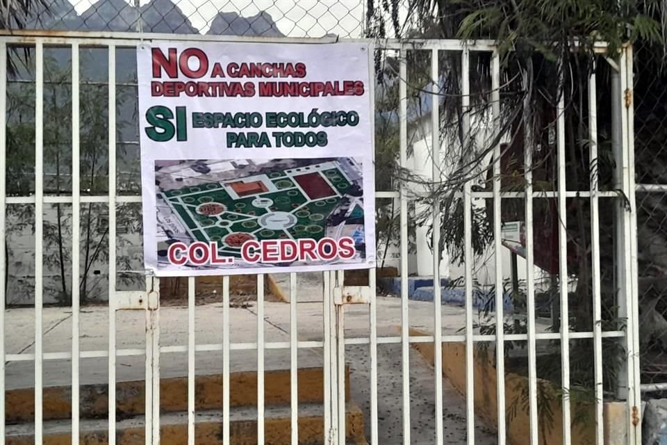 Vecinos de la Colonia Los Cedros piden al Municipio de Monterrey revivir área abandonada tras revocar contrato de club que usaba predio.