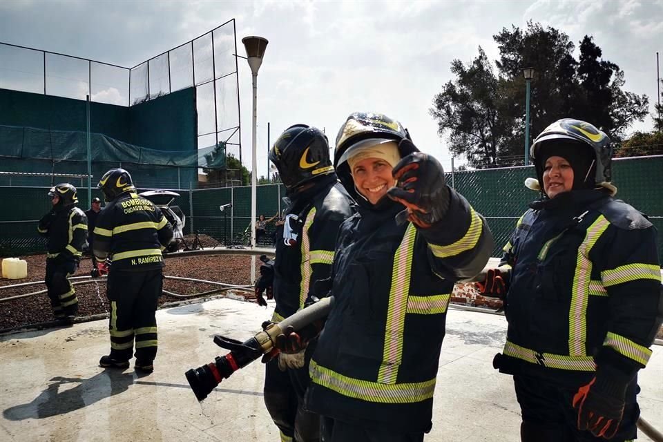 Eloísa Herrera Quijano, jefa del Heroico Cuerpo de Bomberos de la Estación Iztacalco, es una de las protagonistas de la serie de la fotógrafa Gabriela Saavedra.
