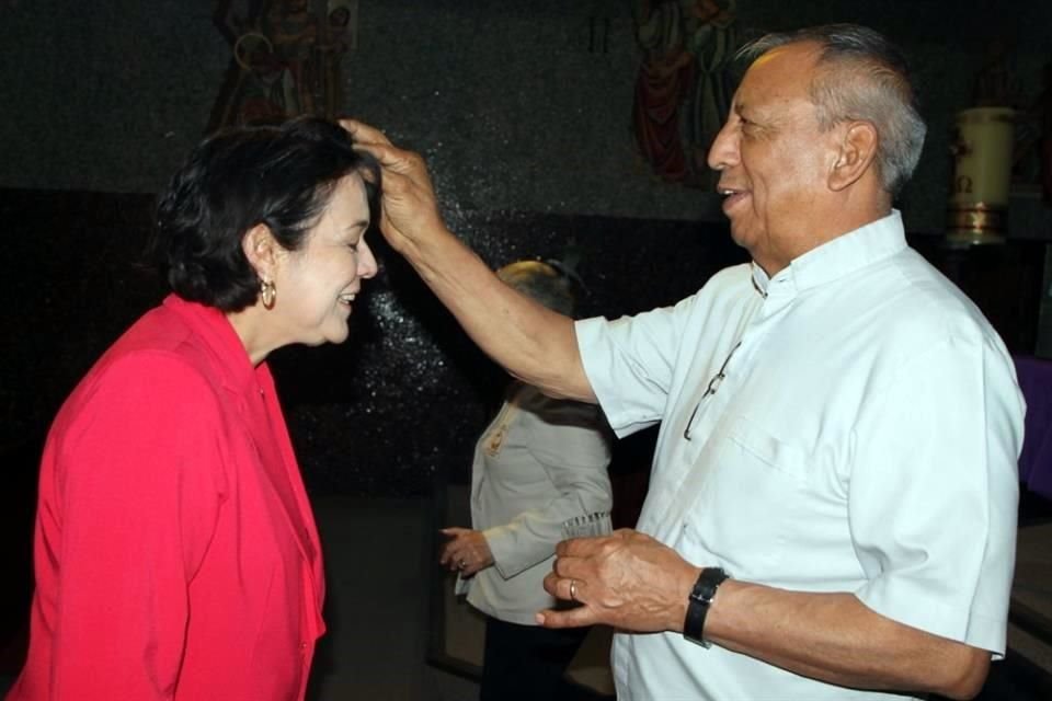 Betty Chávez y Padre Florencio Rodríguez