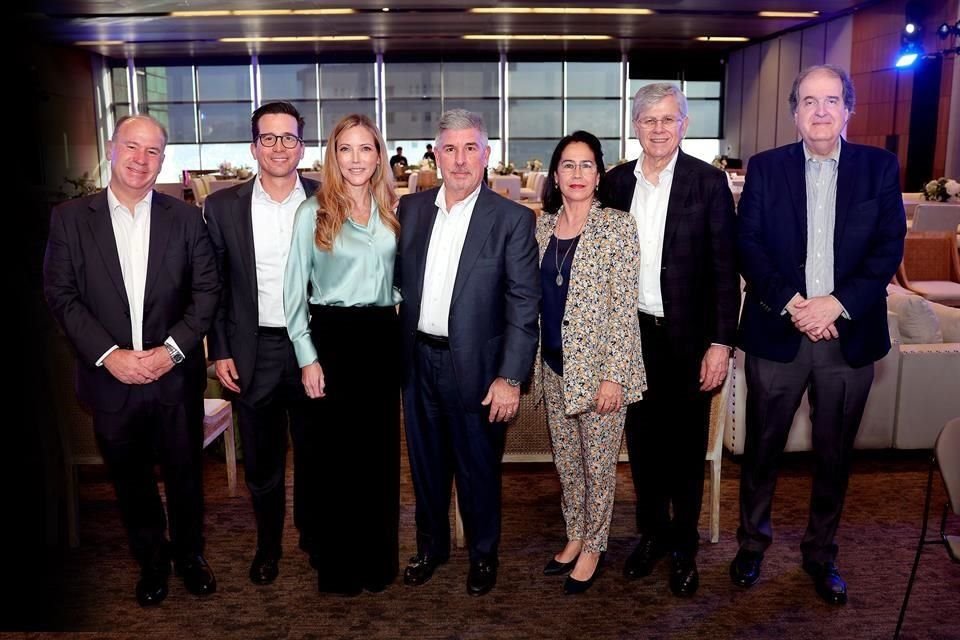 Guillermo Cantú, Óscar de la Garza Clariond, Mónica Zambrano de De la Garza, Armando Colombo, Cristina García de González, Fernando González Olivieri y Bernardo Garza de la Fuente