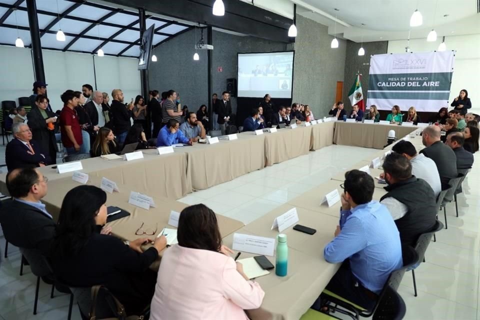 La mesa de trabajo fue convocada por las comisiones de Medio Ambiente y Salud del Congreso local. 