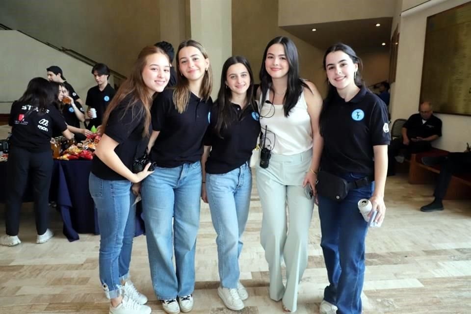 María Sofía de la Garza, Lucía Oropeza, Balbina Canavati, Mina Garza y Luisina Pérez