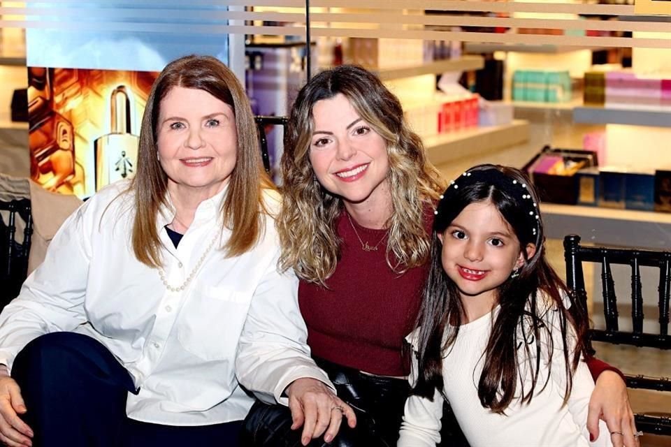 Ivonne Coindreau de Katimi, Joyce Katimi y Raquel Álvarez
