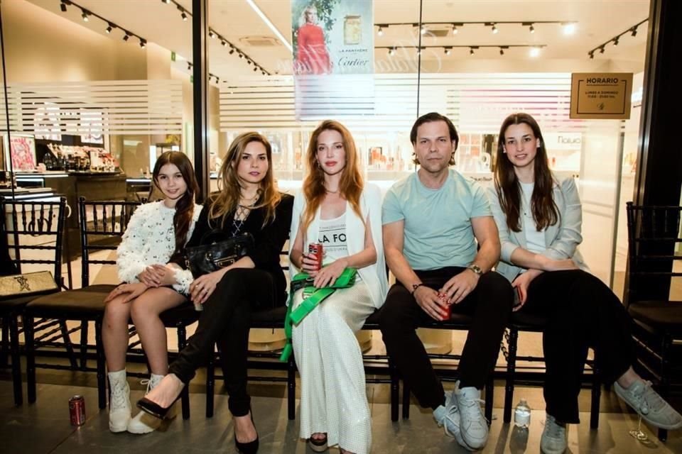 Natalia Parás, Ivonne Fautsch, Sulamit Elizondo, Mauricio Cantú y Karina César
