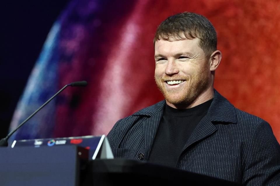 'Canelo' estuvo de buen humor frente a los medios de comunicación.