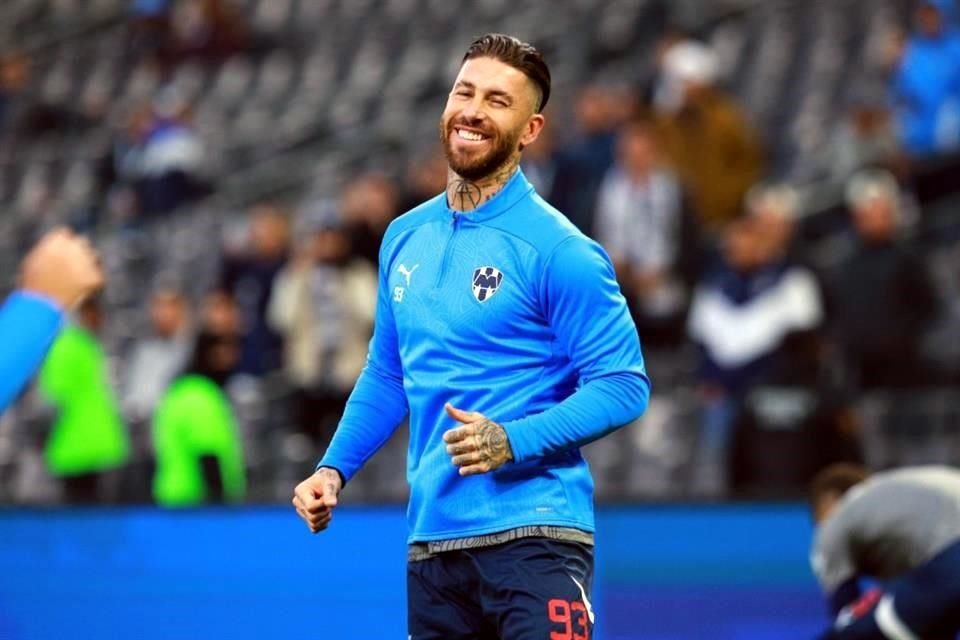 Sergio Ramos viajó en avión privado para alcanzar al equipo en la CDMX.
