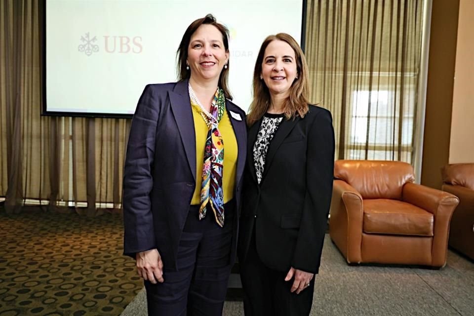 Sara Zambrano (izq.) y Carmen Garza T.