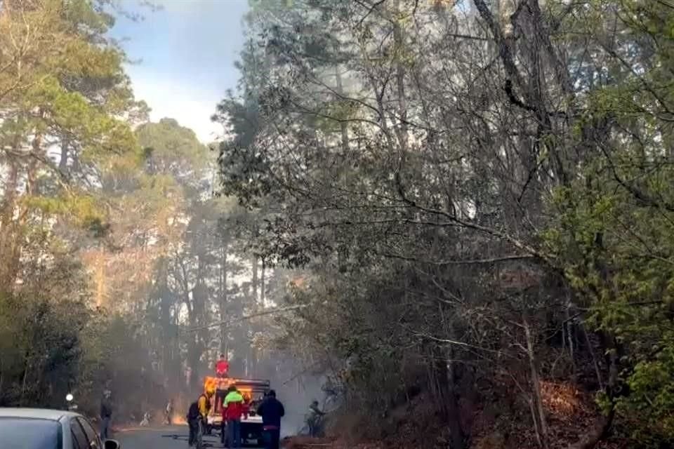 A las 8:45 horas, autoridades reportaron que contuvieron el incendio.