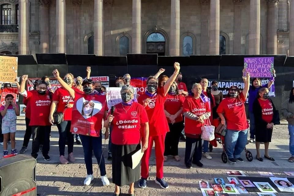 La Agrupación de Mujeres Organizadas por los Ejecutados, Secuestrados y Desaparecidos de N.L (AMORES) pidió a las autoridades justicia y la verdad.