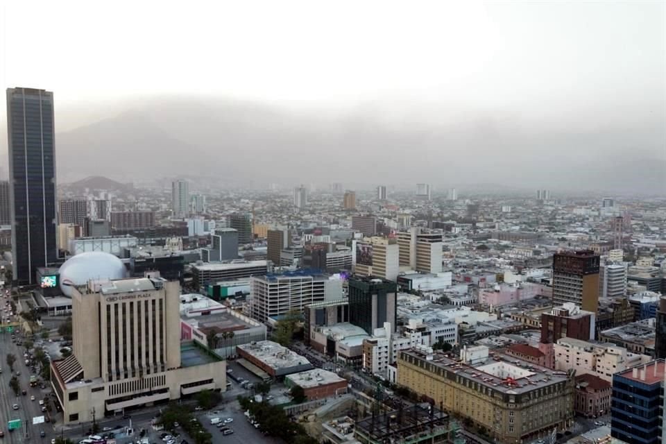  Tras los incendios, como el de un corralón en El Carmen y ventarrones, que causaron niveles elevados de contaminación, el Estado activó una contingencia ambiental.