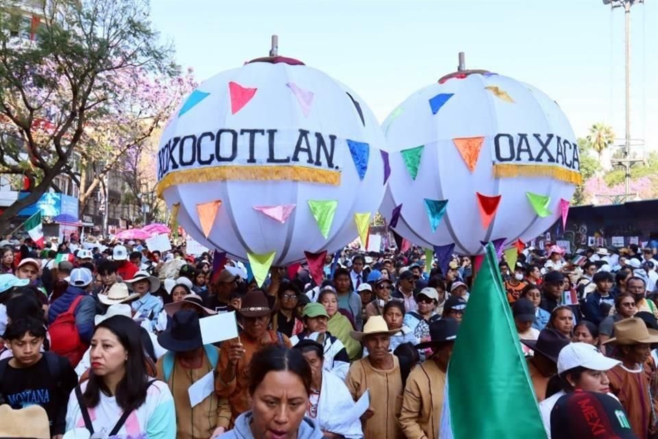 Otros ciudadanos más, algunos de ellos de la tercera edad, presumen venir de Oaxaca y sus alrededores.