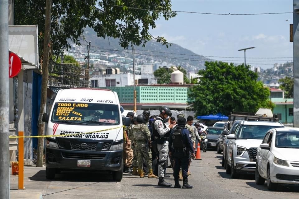 La unidad fue localizada abandonada a las 12:30 horas sobre la Avenida Pie de la Cuesta, en el Fraccionamiento Mozimba, al oriente de Acapulco.