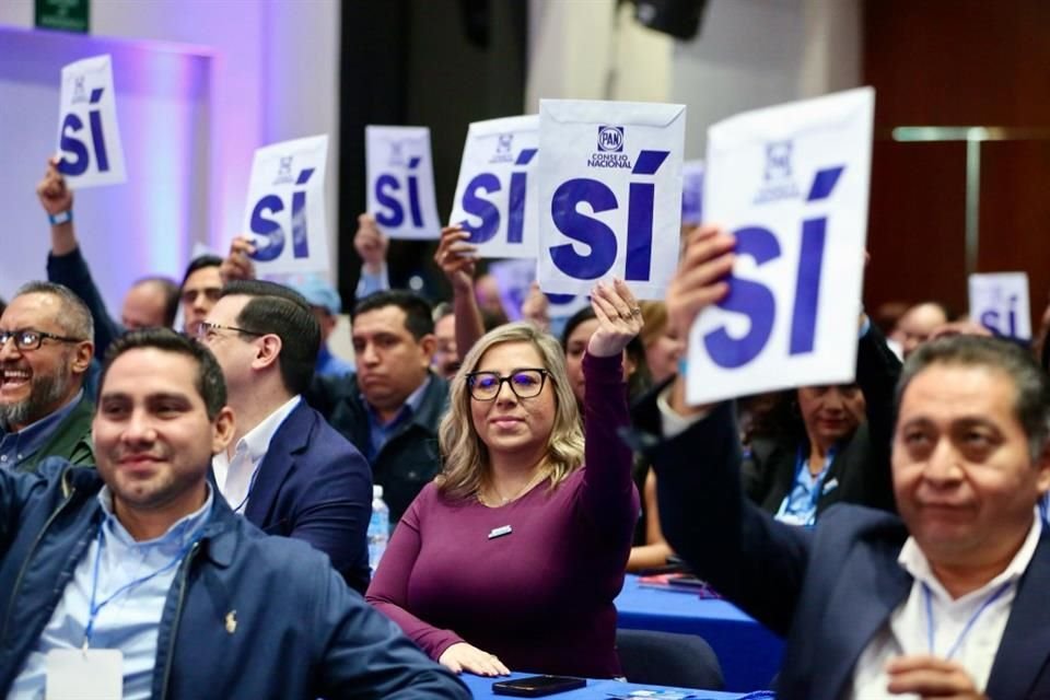 Tras reunión de Consejo Nacional del PAN para definir ruta, Jorge Triana dijo que ideología del partido se desdibujó a partir de alianzas.