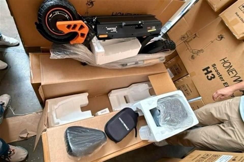 Entre lo incautado había juguetes, scooters, ropa y otros productos de origen chino.