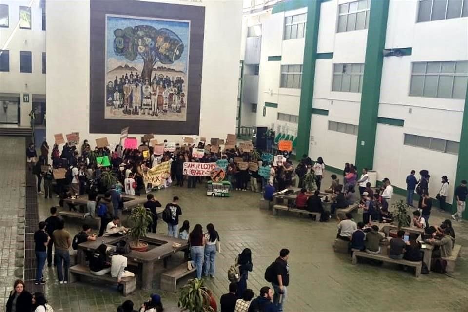 Los manifestantes también pasaron por FIME.