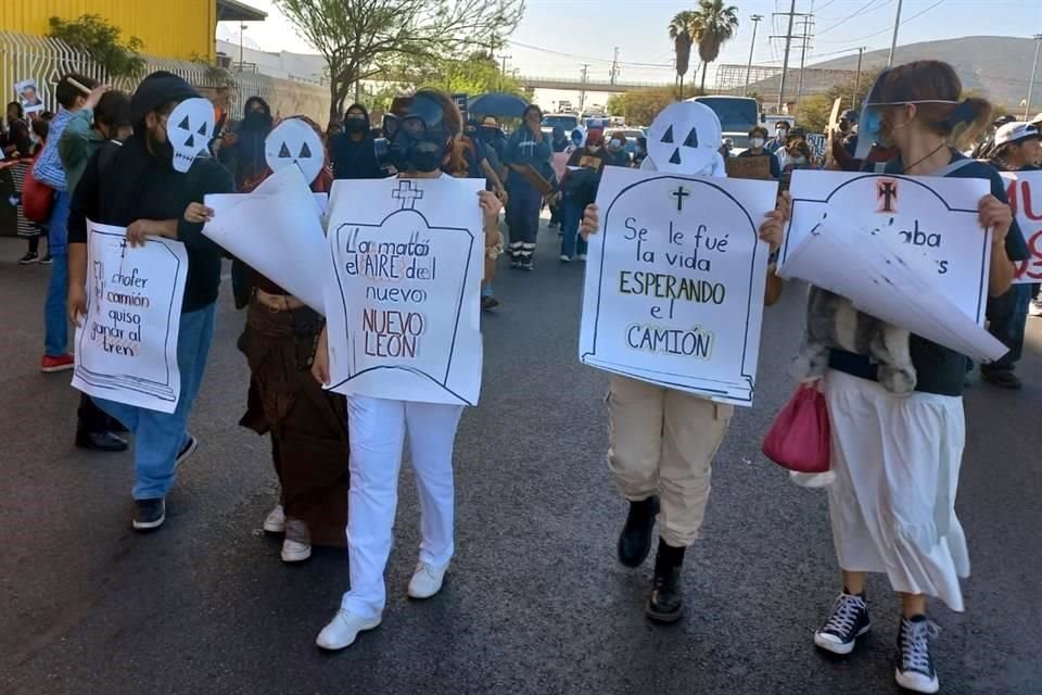 Los colectivos marcharon por la Avenida Nogalar hacia la Avenida Múnich.