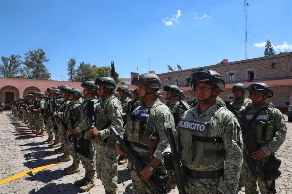 Un total de 450 militares del Ejército y la GN arribaron a la 21 Zona Militar, en Morelia, Michoacán, para reforzar labores de seguridad.