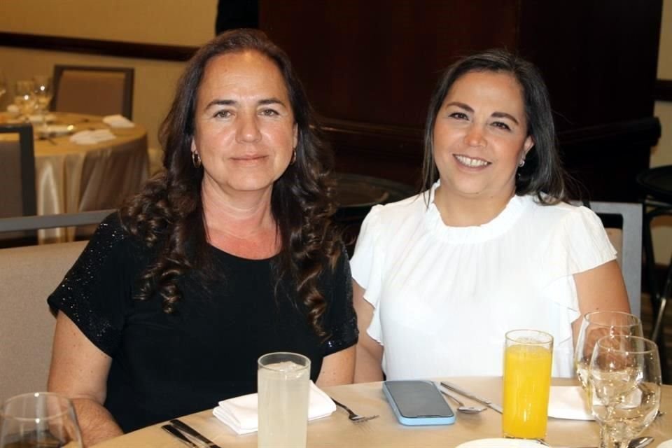 Mary Rodríguez y Lulú Acosta