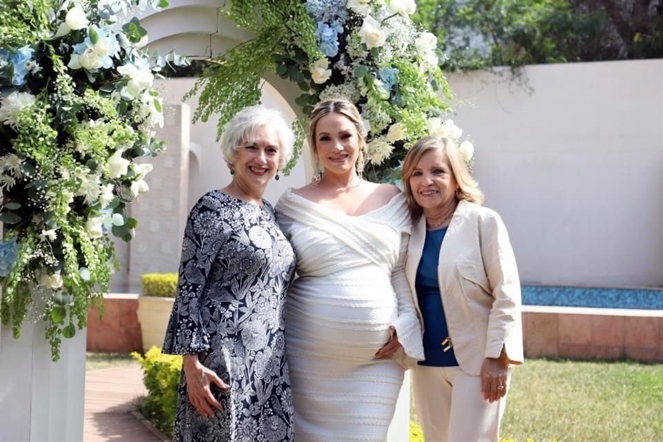 Tere Quintanilla, Diana Salinas y Diana Flores de Salinas