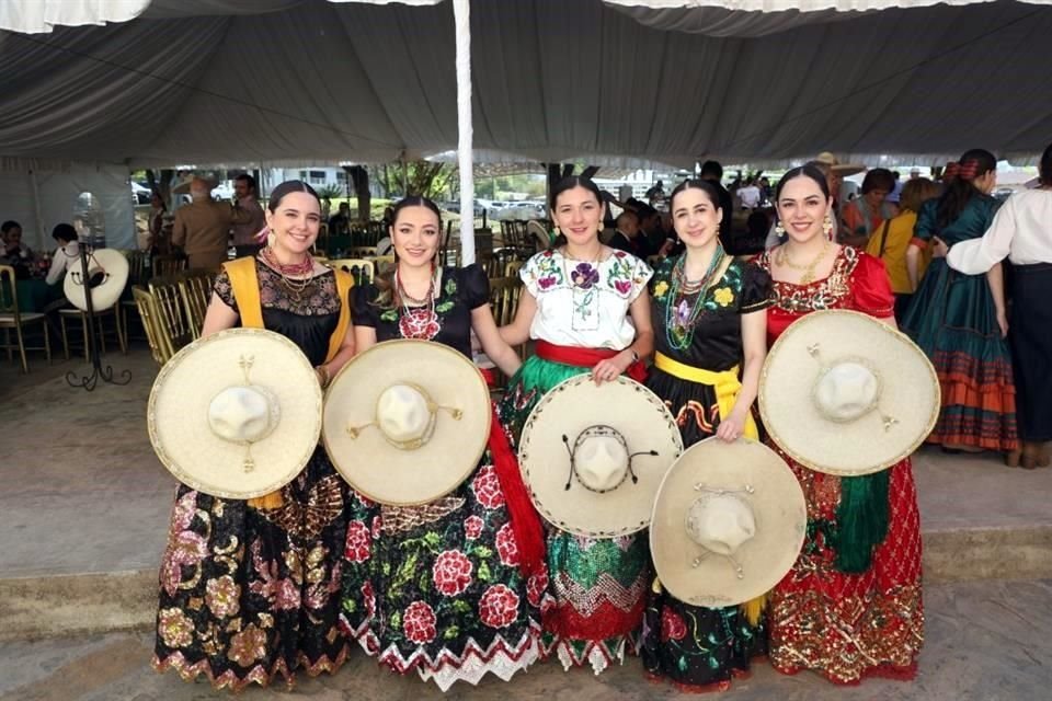 Paulina Guzmán, Naomi Chávez, Arylú Cantú, Alicia Canales y Alejandra Guzmán