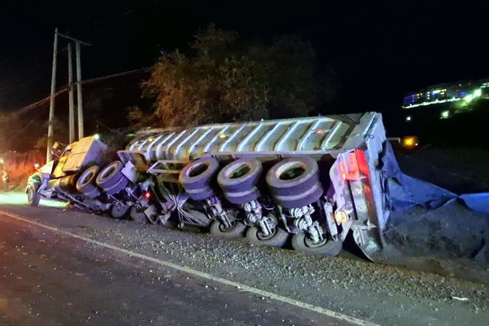 El accidente ocurrió en el cruce de Carretera Nacional y la calle Cervera del Río, frente a las instalaciones de la Prepa Tec Valle Alto.